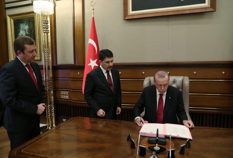 Yeni kabinede olmayan kişiler ve tek tek isimleri 4