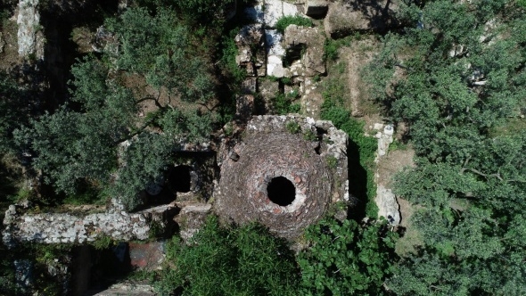 Zeytinliklerin arasında unutulmuş Osmanlı'nın ilk hamamı gün yüzüne çıkm 1