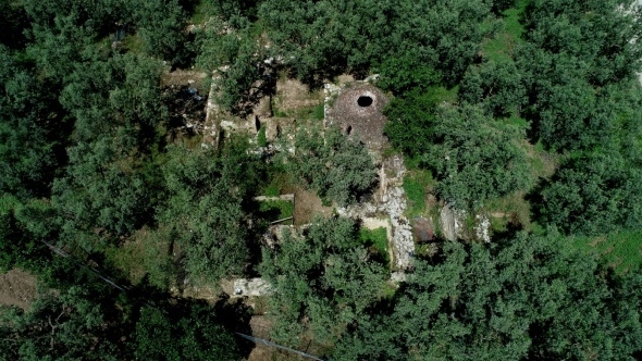 Zeytinliklerin arasında unutulmuş Osmanlı'nın ilk hamamı gün yüzüne çıkm 2
