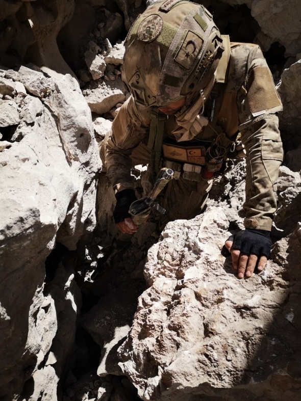 5 teröristin etkisiz hale getirildiği operasyonun görüntüleri paylaşıldı 6