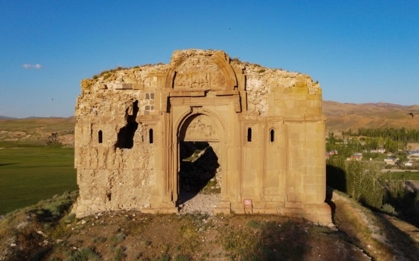 Bin 700 yıllık kilise, ilk kez gece fotoğraflandı 10