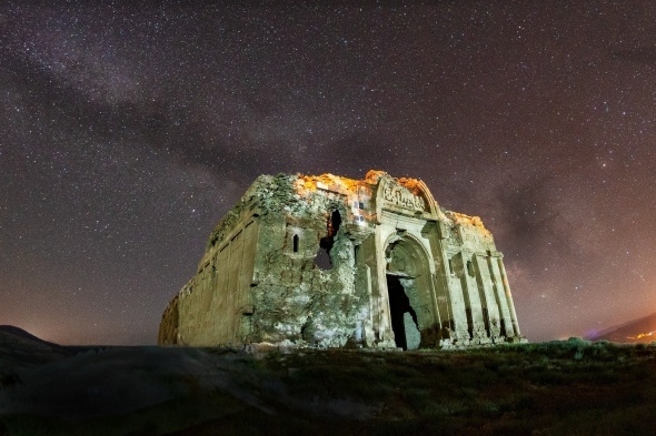 Bin 700 yıllık kilise, ilk kez gece fotoğraflandı 4