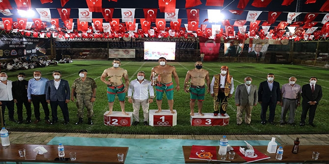 Kahramanmaraş'ta 15 Temmuz anısına pehlivanlar peşrev çekti 7