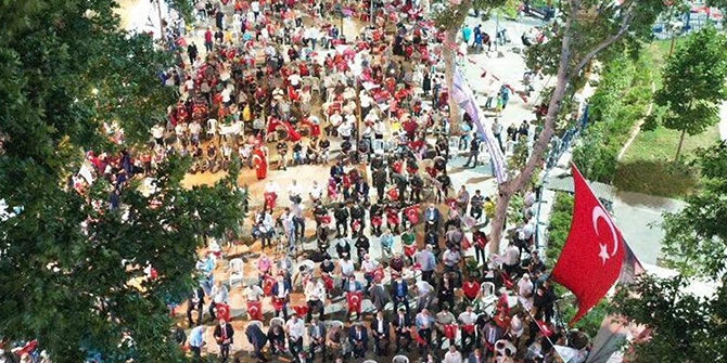 Kahramanmaraş'ta vatandaşlar Demokrasi Meydanı'na akın etti 1