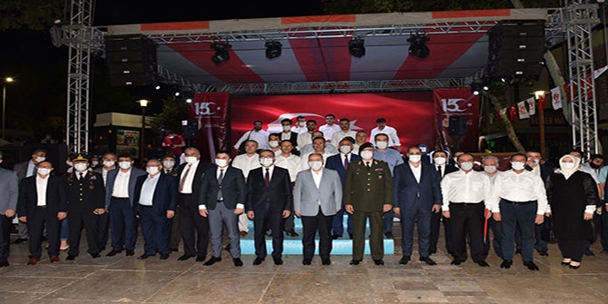 Kahramanmaraş'ta vatandaşlar Demokrasi Meydanı'na akın etti 14