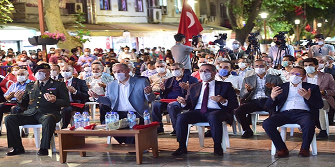 Kahramanmaraş'ta vatandaşlar Demokrasi Meydanı'na akın etti 4