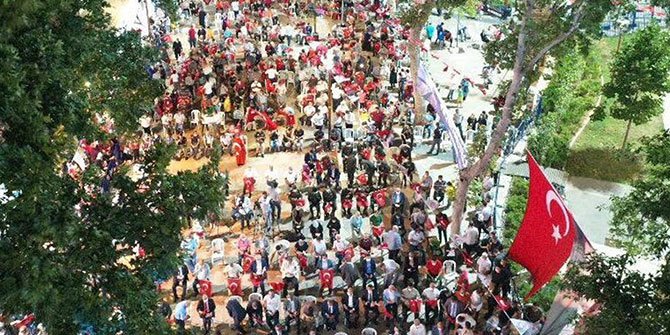 Kahramanmaraş'ta vatandaşlar Demokrasi Meydanı'na akın etti