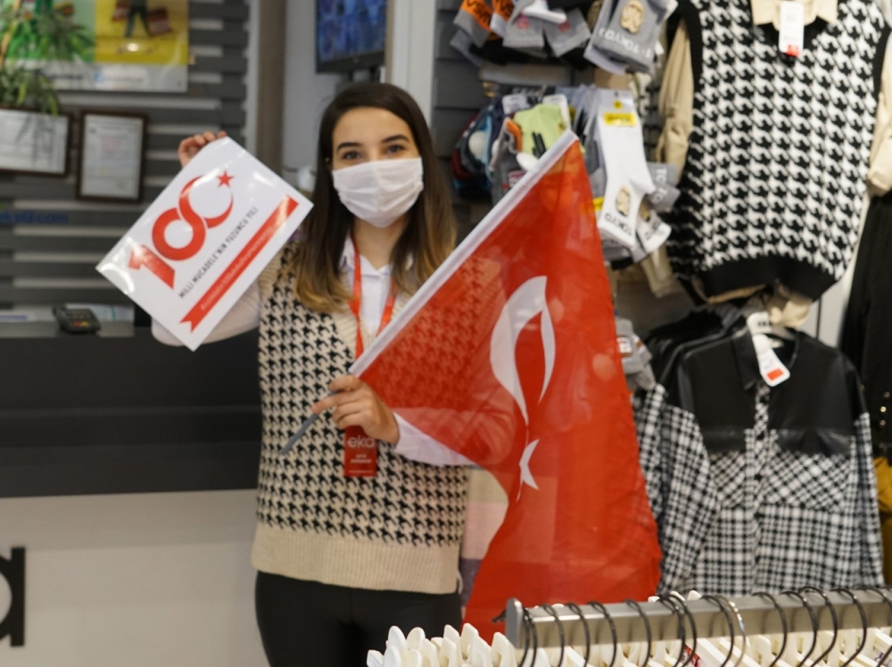 Kahramanmaraş'ta 10 bin Türk Bayrağı dağıtıldı 2