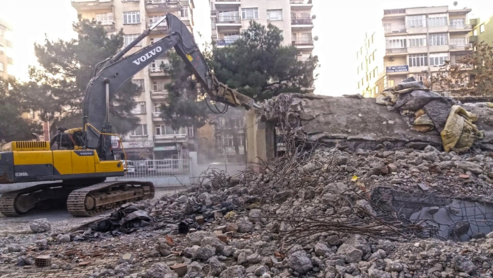 Kahramanmaraş’ta depreme dayanıksız okullar yıkılıyor 2