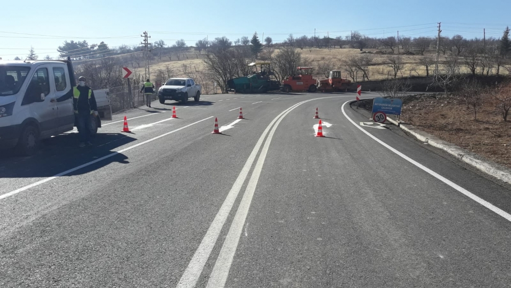 Kahramanmaraş'ta Yalnız Ardıç mevkiinde yol genişledi 2