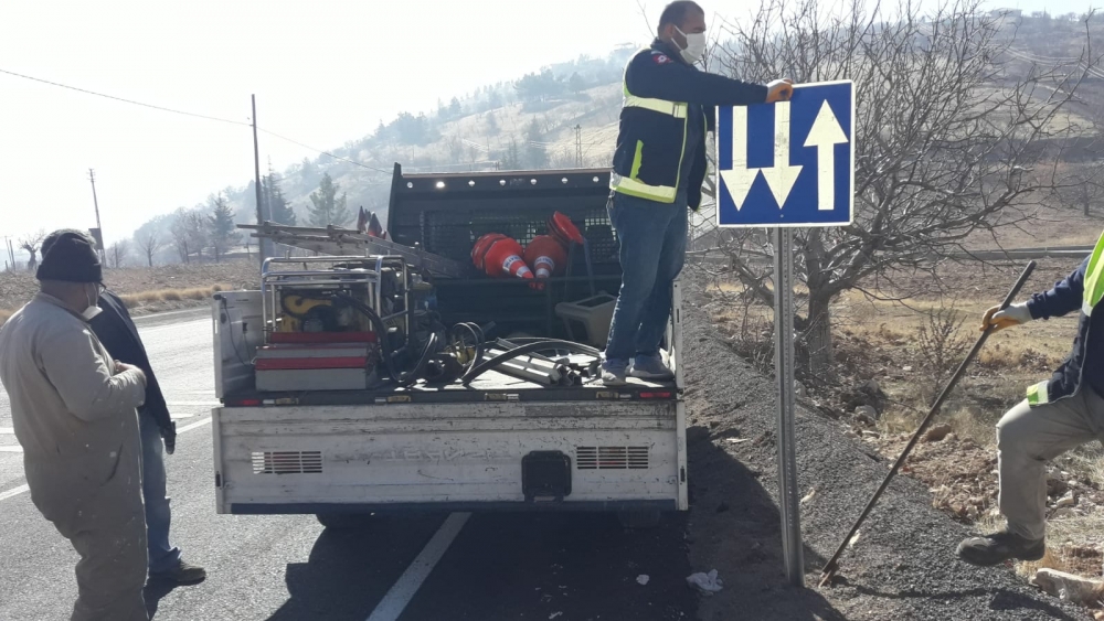Kahramanmaraş'ta Yalnız Ardıç mevkiinde yol genişledi 3