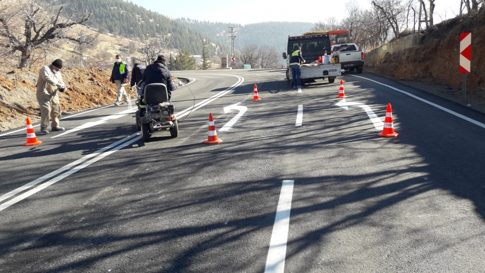 Kahramanmaraş'ta Yalnız Ardıç mevkiinde yol genişledi 4