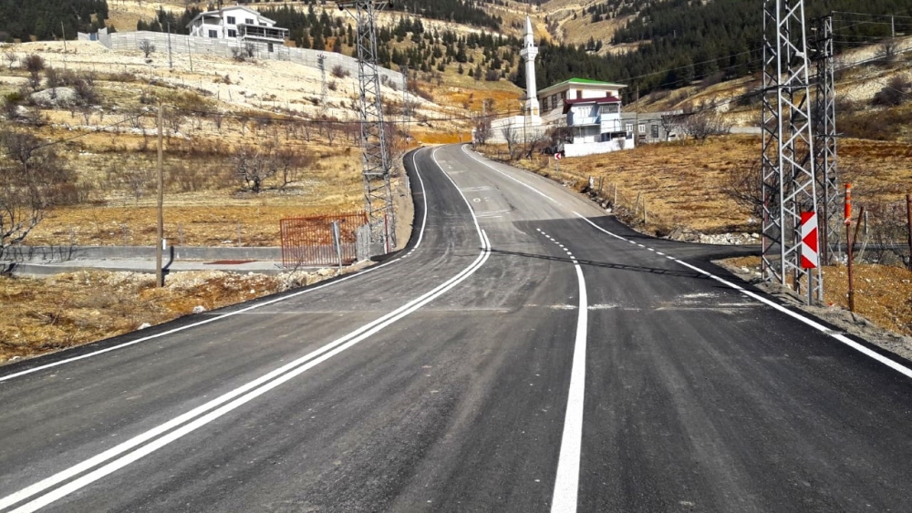 Kahramanmaraş'ta Yalnız Ardıç mevkiinde yol genişledi 6