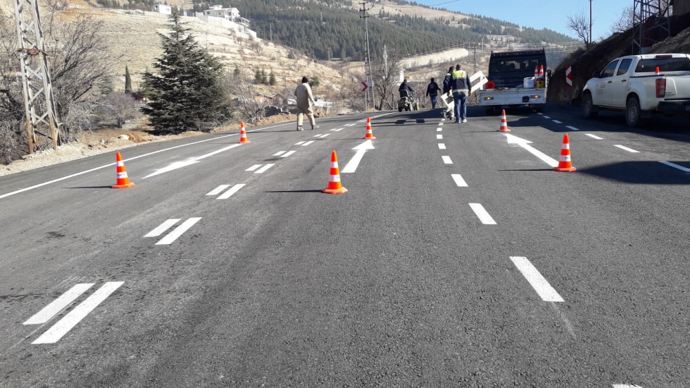 Kahramanmaraş'ta Yalnız Ardıç mevkiinde yol genişledi 7