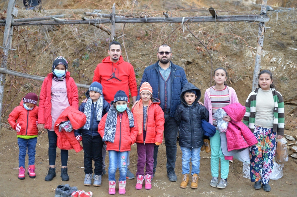 Kahramanmaraş'ta yeni yılda ihtiyaç sahibi çocukları sevindirdiler 1
