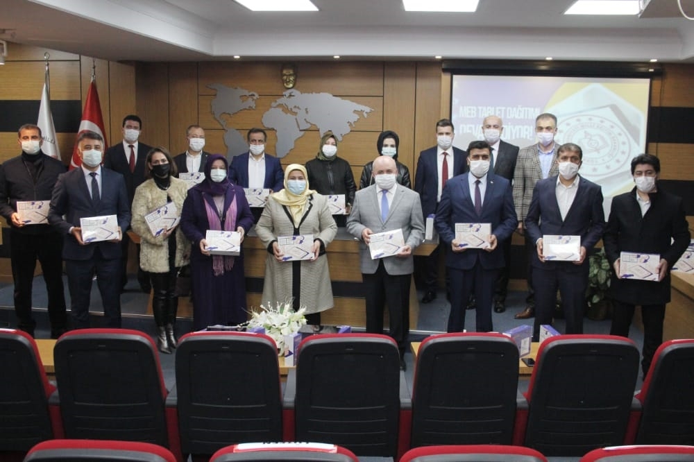 Kahramanmaraş’tan ilçelerine 2 bin adet tablet bilgisayar gönderildi 1