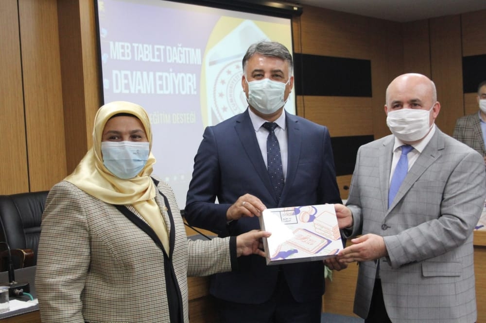 Kahramanmaraş’tan ilçelerine 2 bin adet tablet bilgisayar gönderildi 2