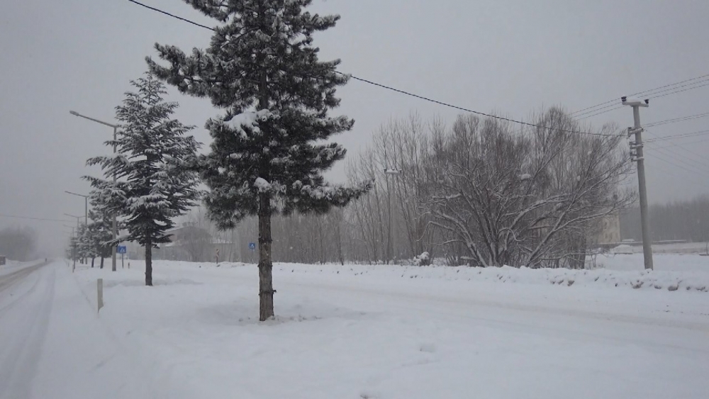 Kahramanmaraş’a beklenen kar geldi 6