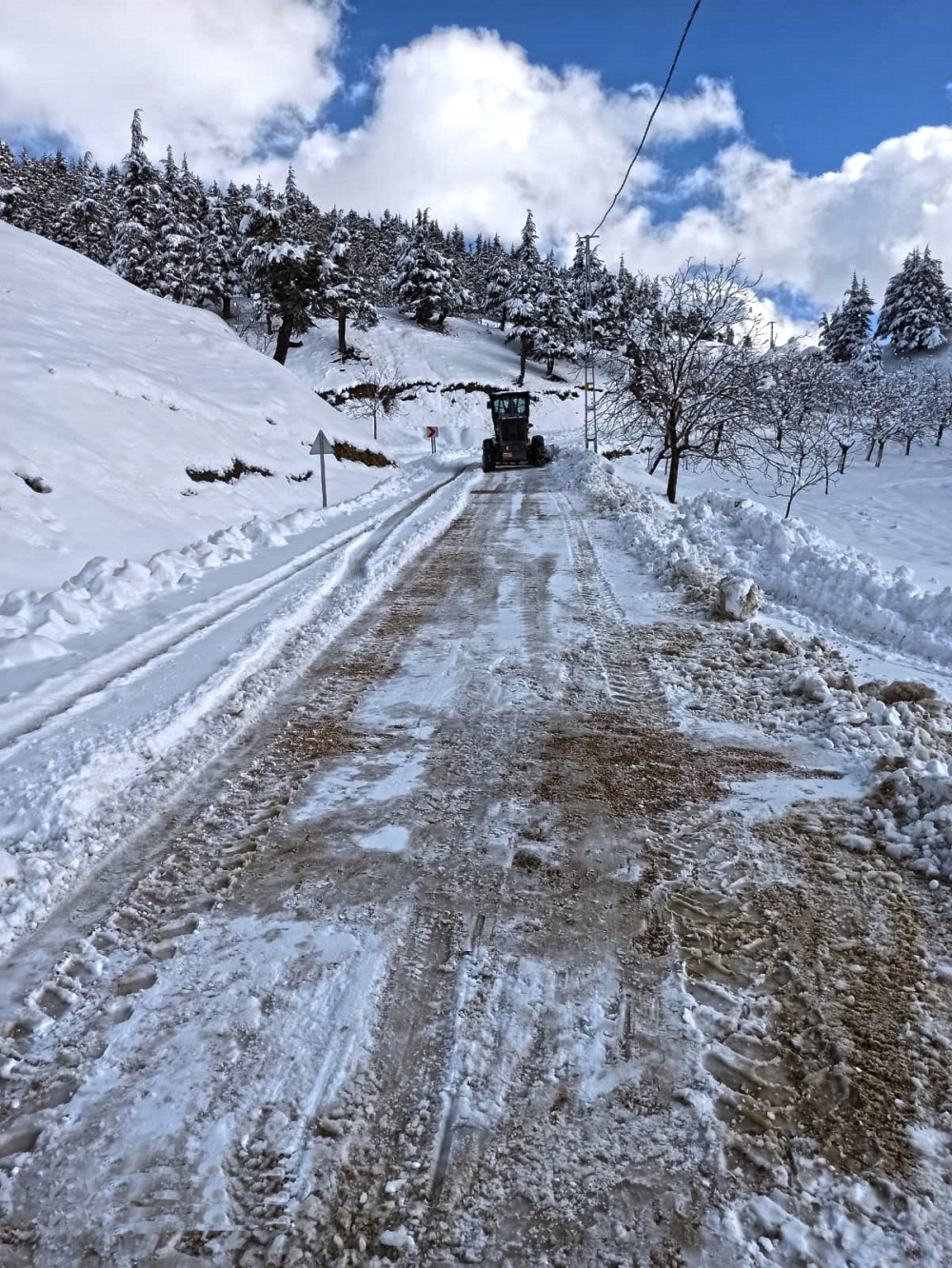 Kahramanmaraş'ta karla mücadele devam ediyor 5