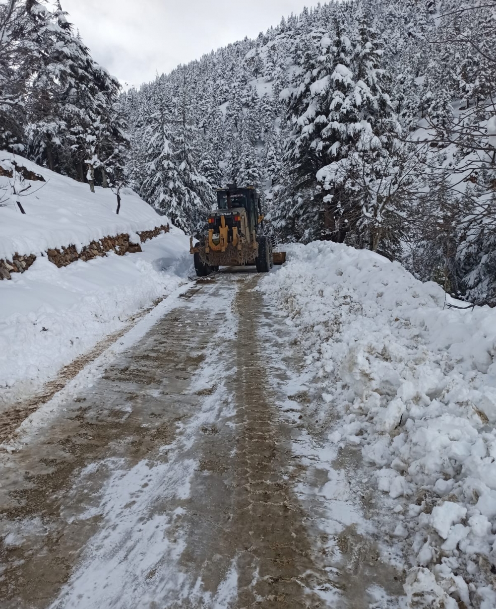 Kahramanmaraş'ta karla mücadele devam ediyor 1