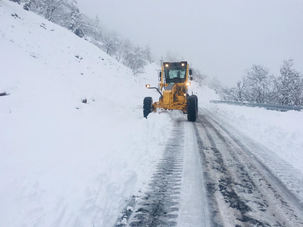 Kahramanmaraş'ta karla mücadele devam ediyor 15
