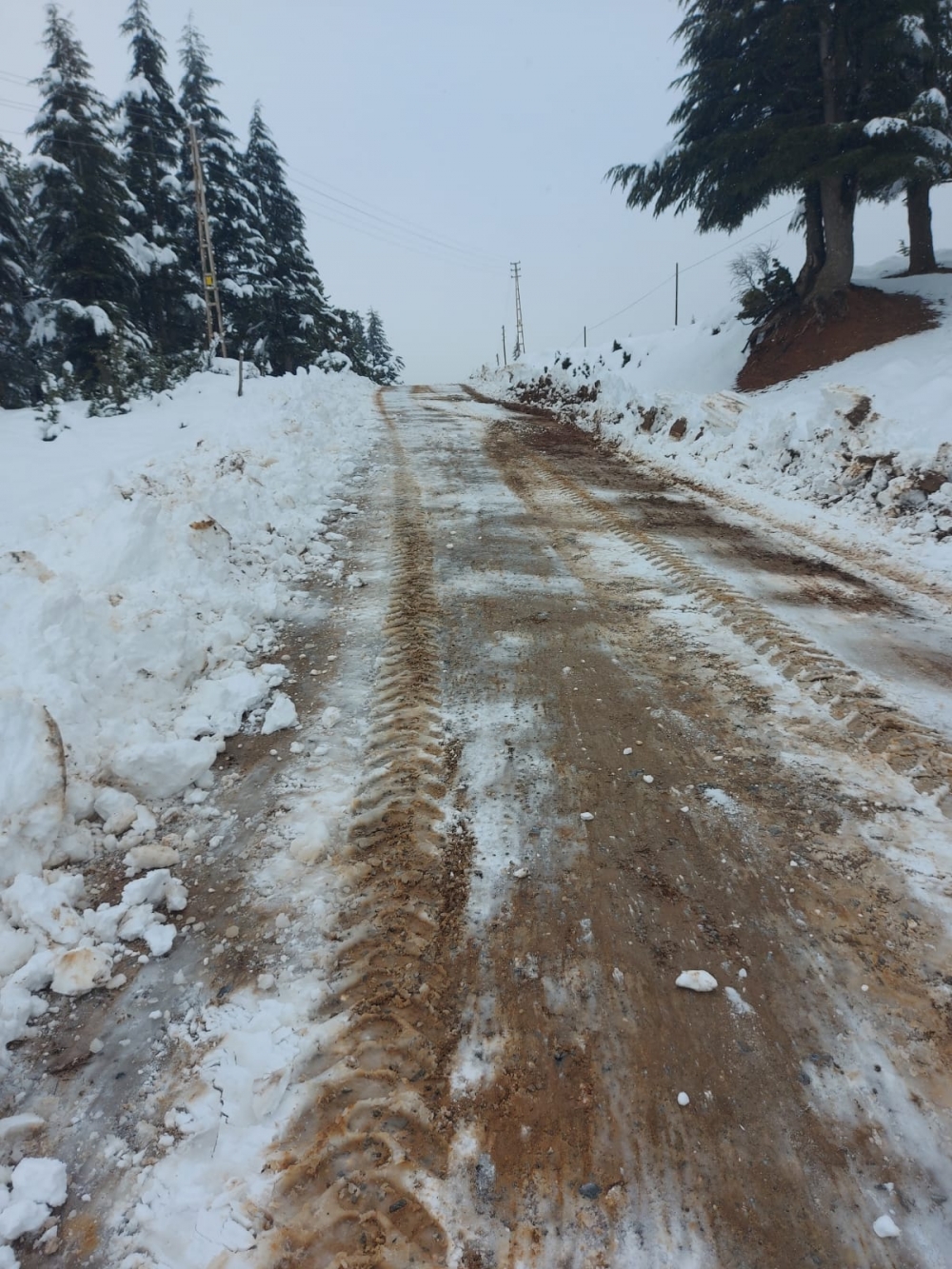 Kahramanmaraş'ta karla mücadele devam ediyor 17