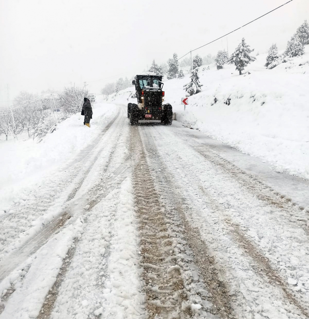 Kahramanmaraş'ta karla mücadele devam ediyor 3