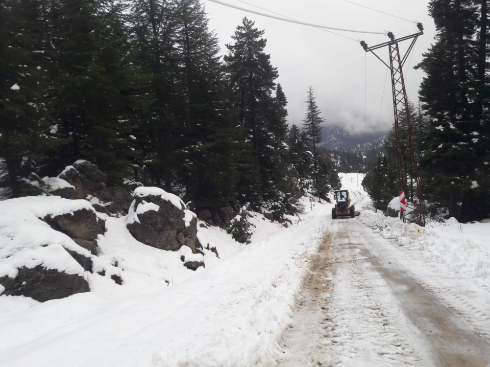 Kahramanmaraş'ta karla mücadele devam ediyor 9
