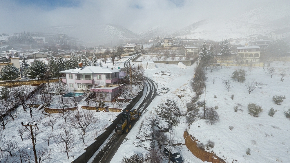 Kahramanmaraş’ın Dulkadiroğlu ilçesinde karla mücadele çalışmaları 2
