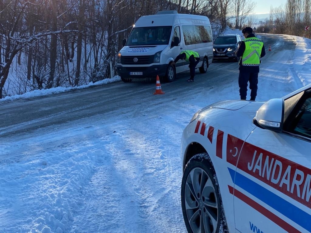 Kahramanmaraş'ta jandarma trafik sürücüleri uyardı 2