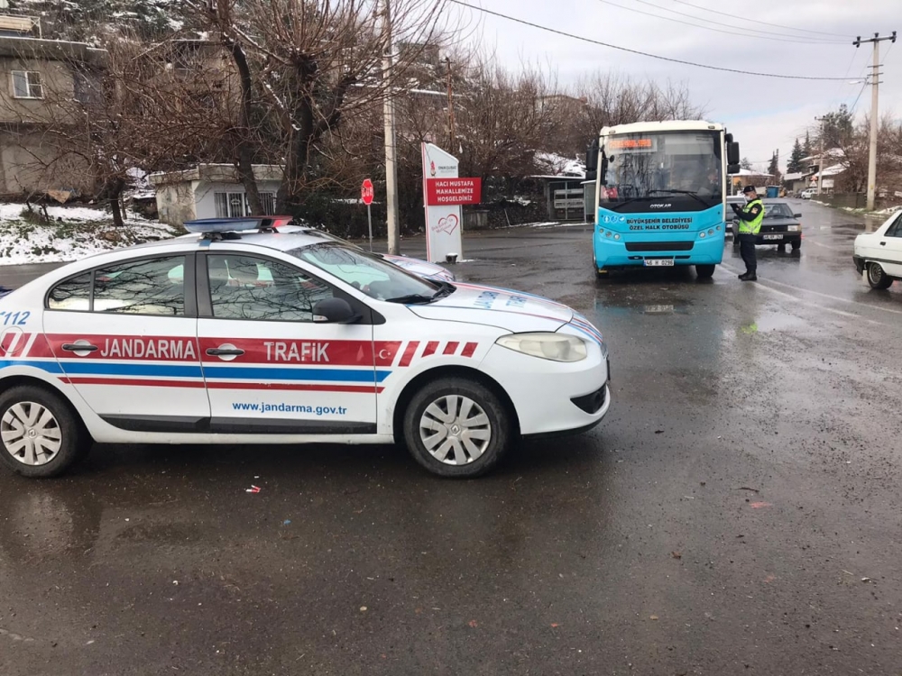 Kahramanmaraş'ta jandarma trafik sürücüleri uyardı 7