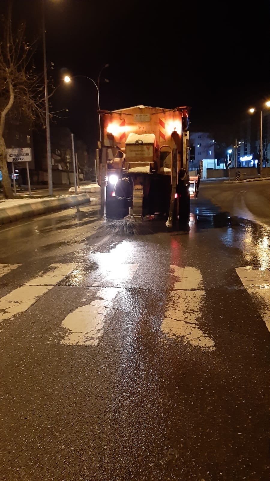 Kahramanmaraş'ta buzlanma tehlikesine karşı tuzlama 1