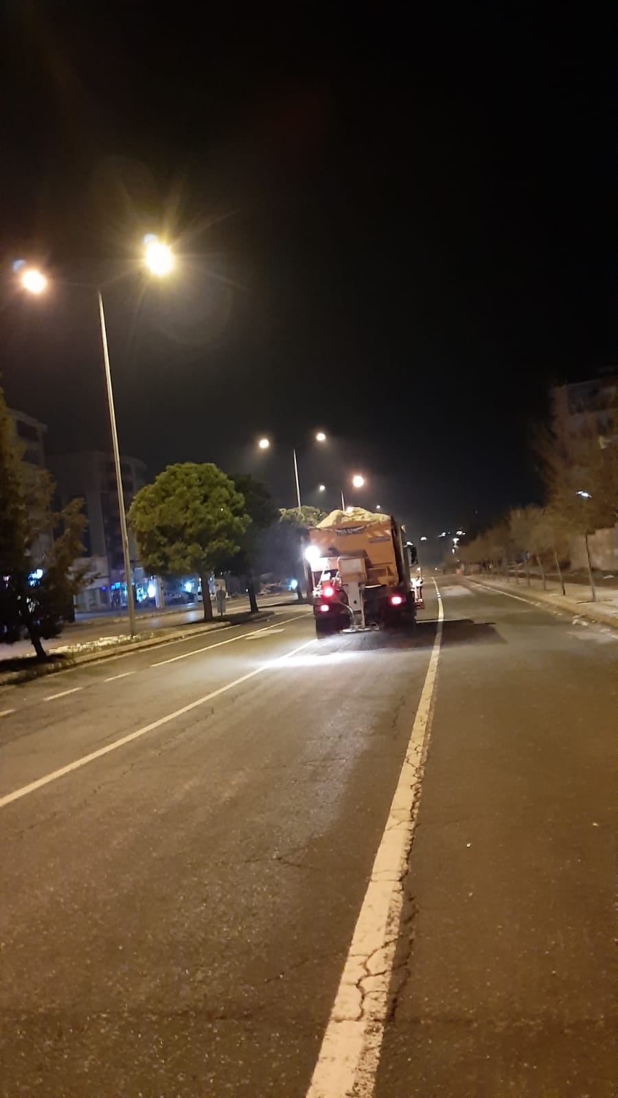 Kahramanmaraş'ta buzlanma tehlikesine karşı tuzlama 4