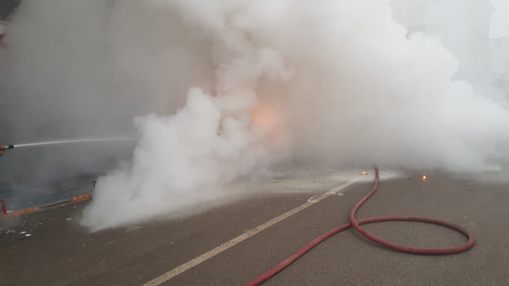 Kahramanmaraş’ta ticari araç alev topuna döndü 5