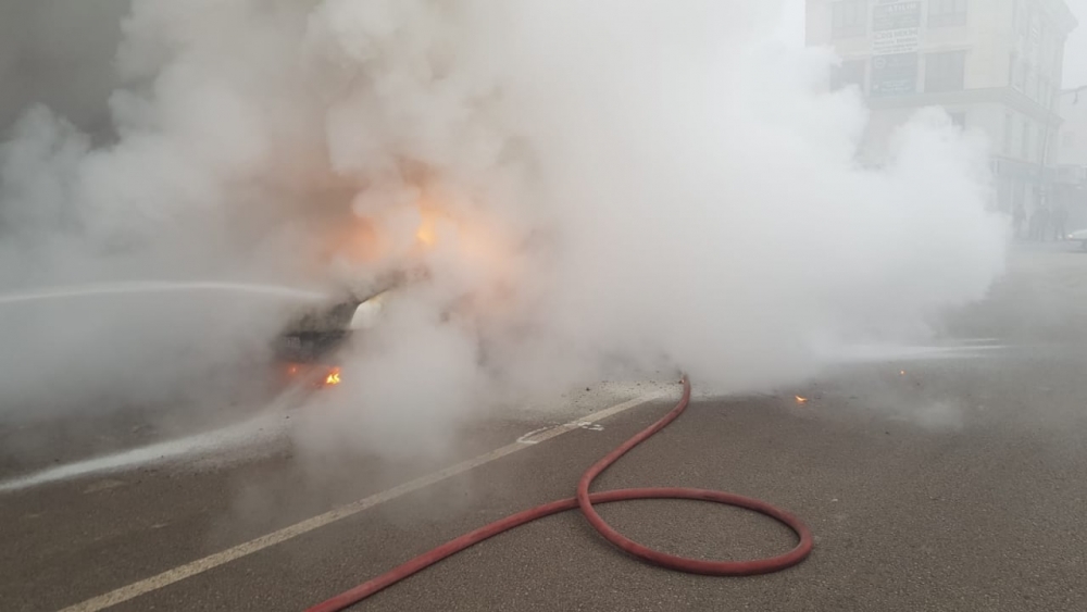 Kahramanmaraş’ta ticari araç alev topuna döndü 7