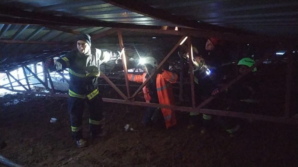 Kahramanmaraş'ta yoğun kar yağışı sonrası ahırların çatısı çöktü 5