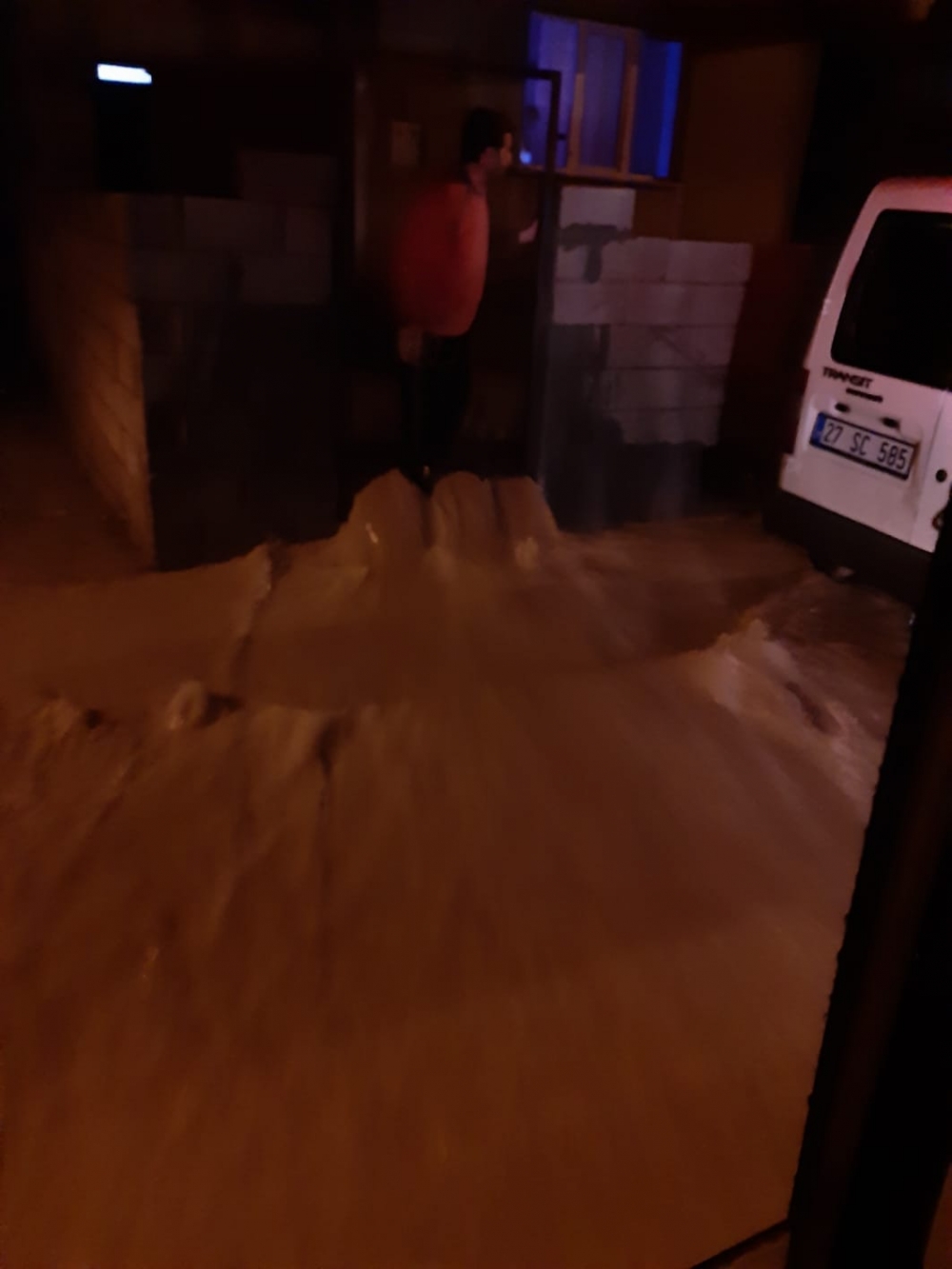 Kahramanmaraş’ta su baskınına itfaiyeden müdahale 6