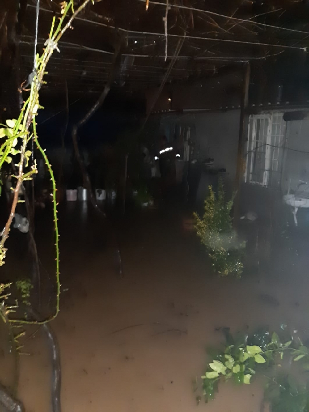 Kahramanmaraş’ta su baskınına itfaiyeden müdahale 8