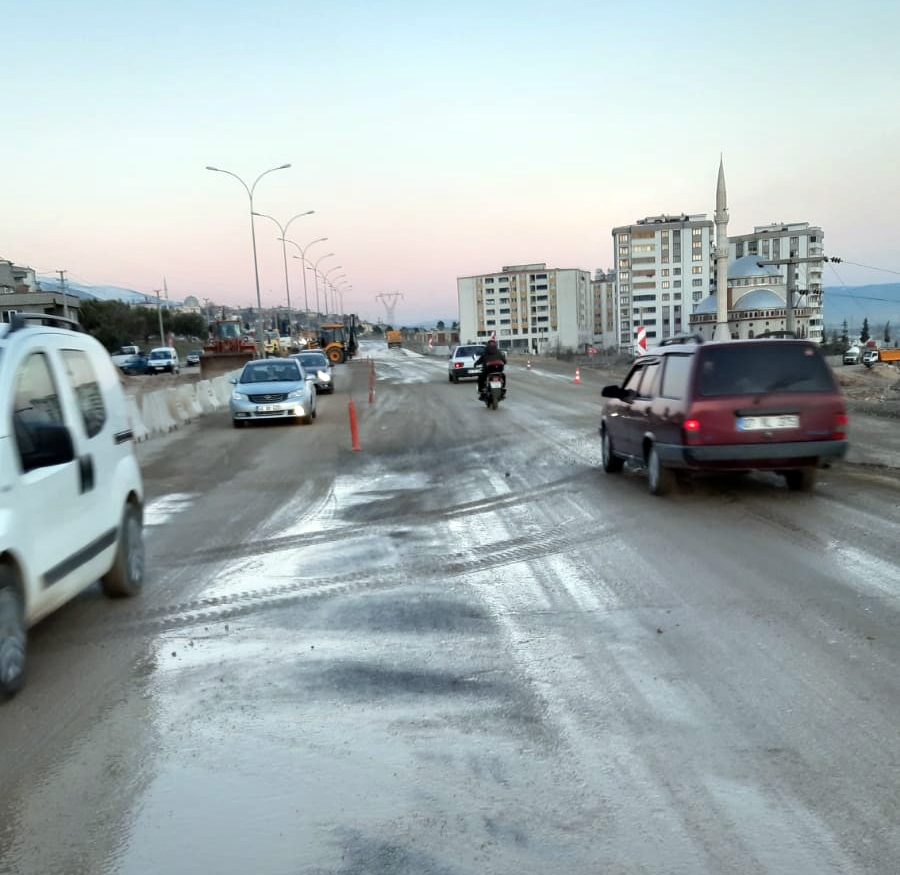Kahramanmaraş'ta o bulvar tek şeritli trafiğe açıldı 4