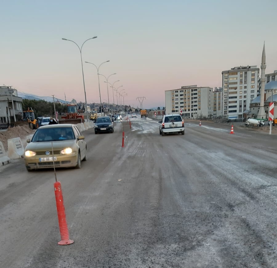 Kahramanmaraş'ta o bulvar tek şeritli trafiğe açıldı 5