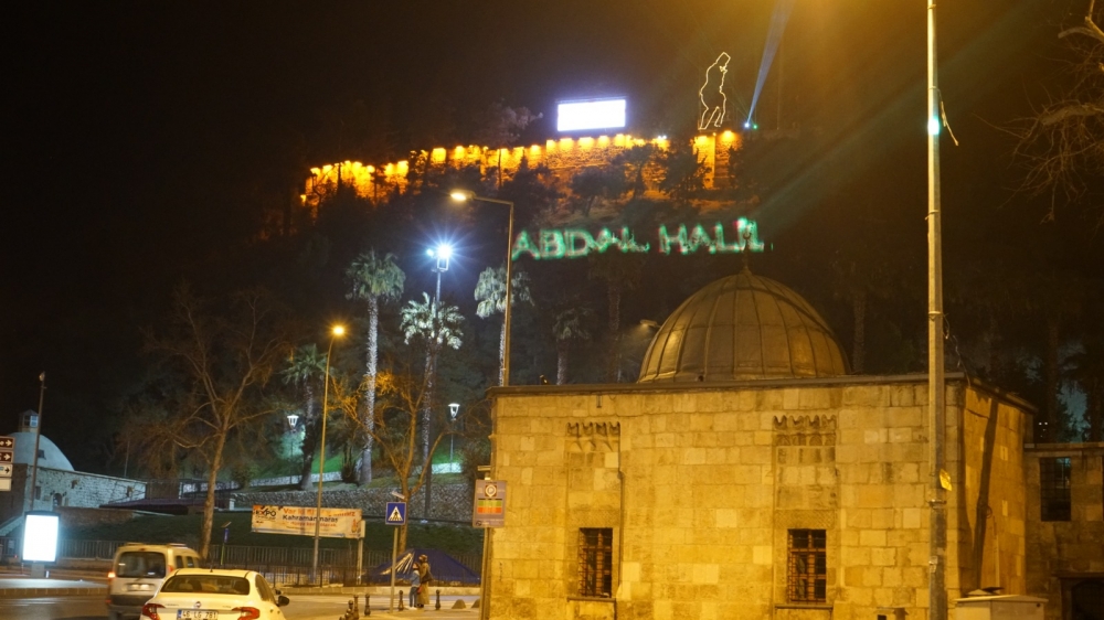 Kahramanların isimleri kaleye yansıtıldı 1