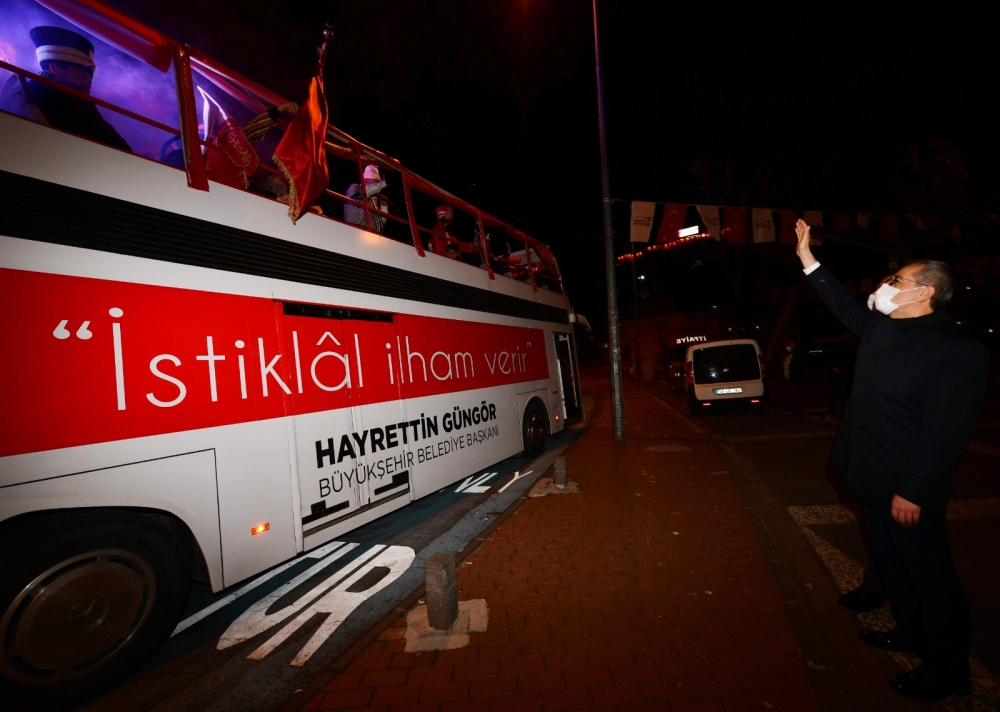 Kahramanların isimleri kaleye yansıtıldı 13