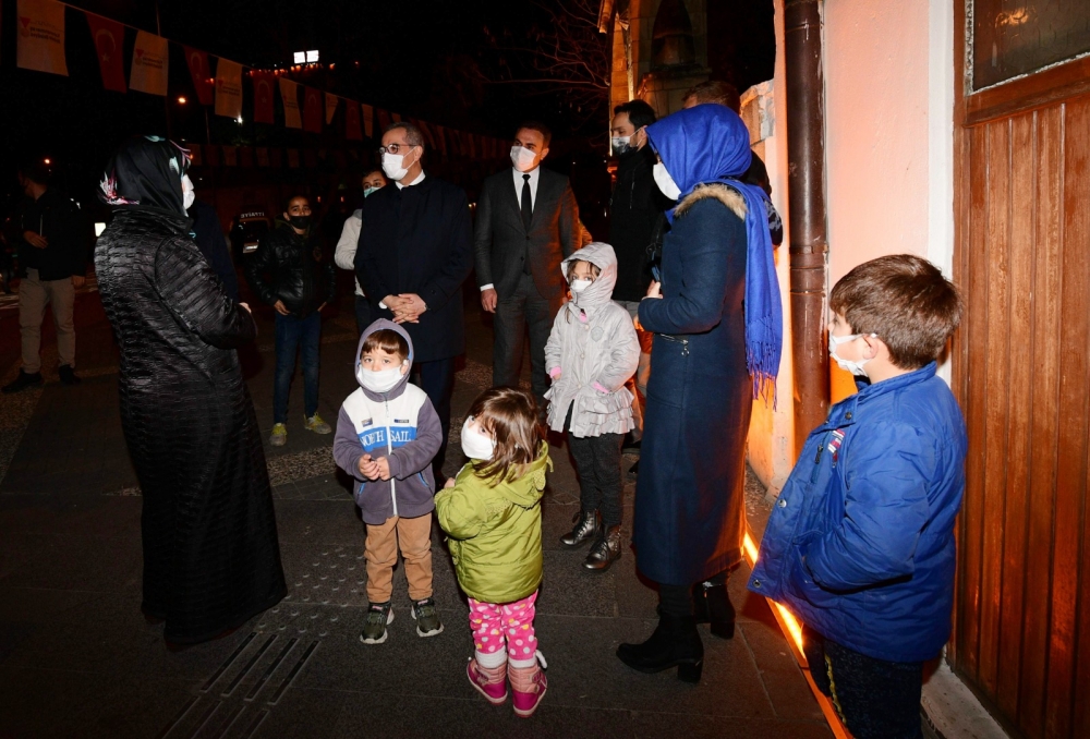 Kahramanların isimleri kaleye yansıtıldı 14