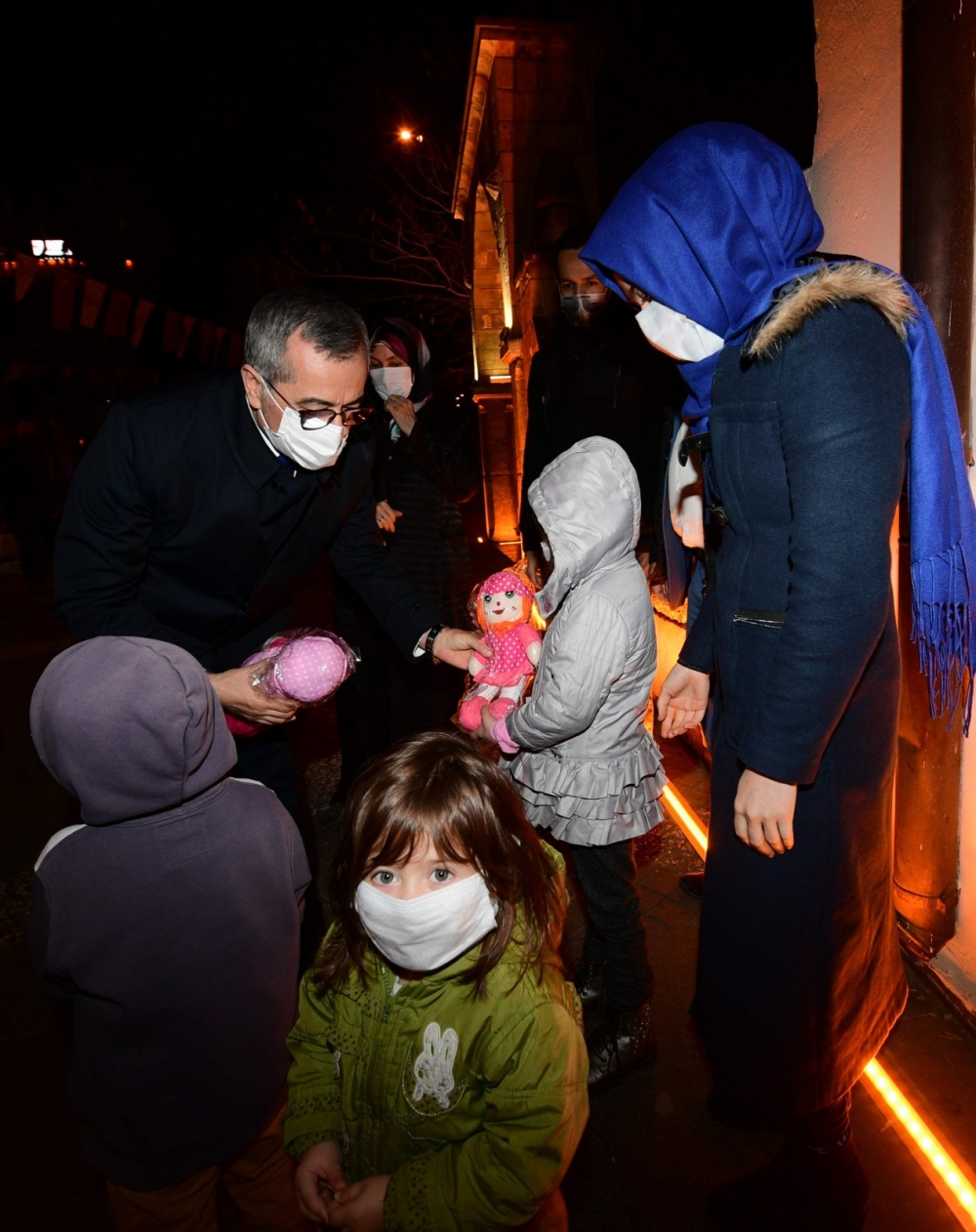 Kahramanların isimleri kaleye yansıtıldı 16