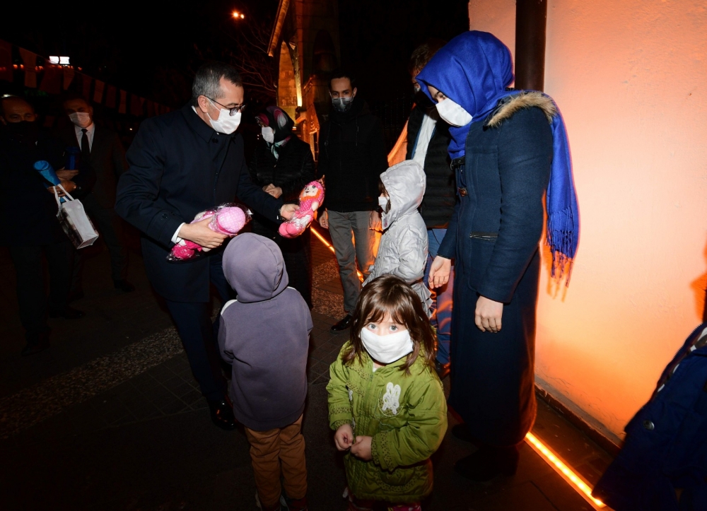 Kahramanların isimleri kaleye yansıtıldı 18