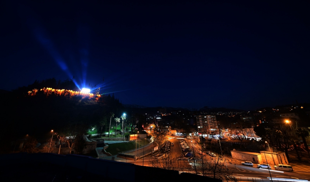 Kahramanların isimleri kaleye yansıtıldı 3