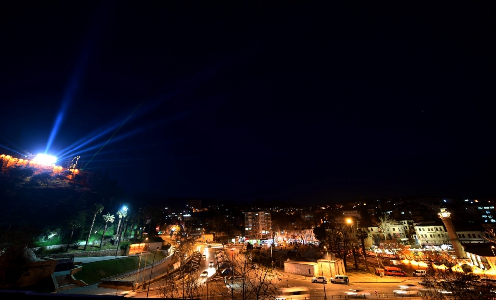 Kahramanların isimleri kaleye yansıtıldı 4