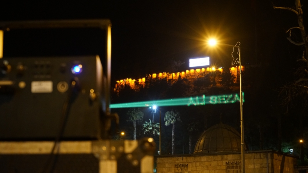 Kahramanların isimleri kaleye yansıtıldı 5