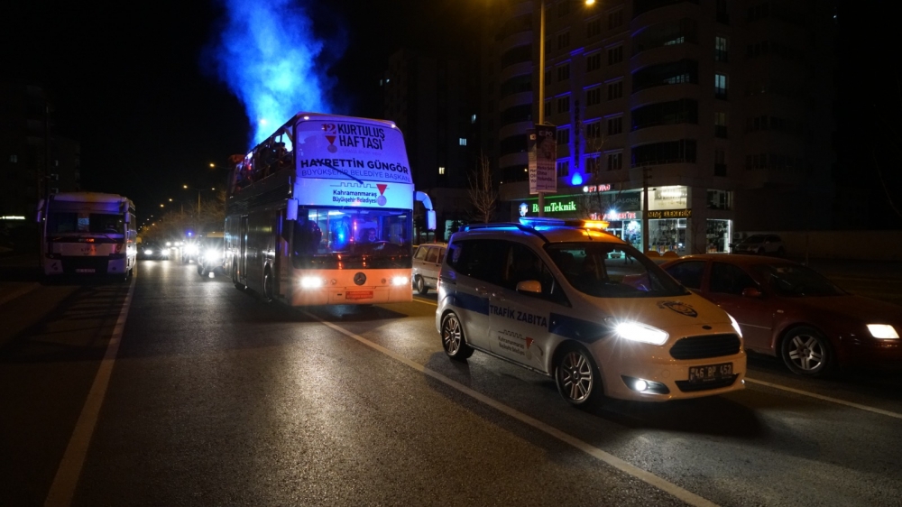 Kahramanların isimleri kaleye yansıtıldı 9