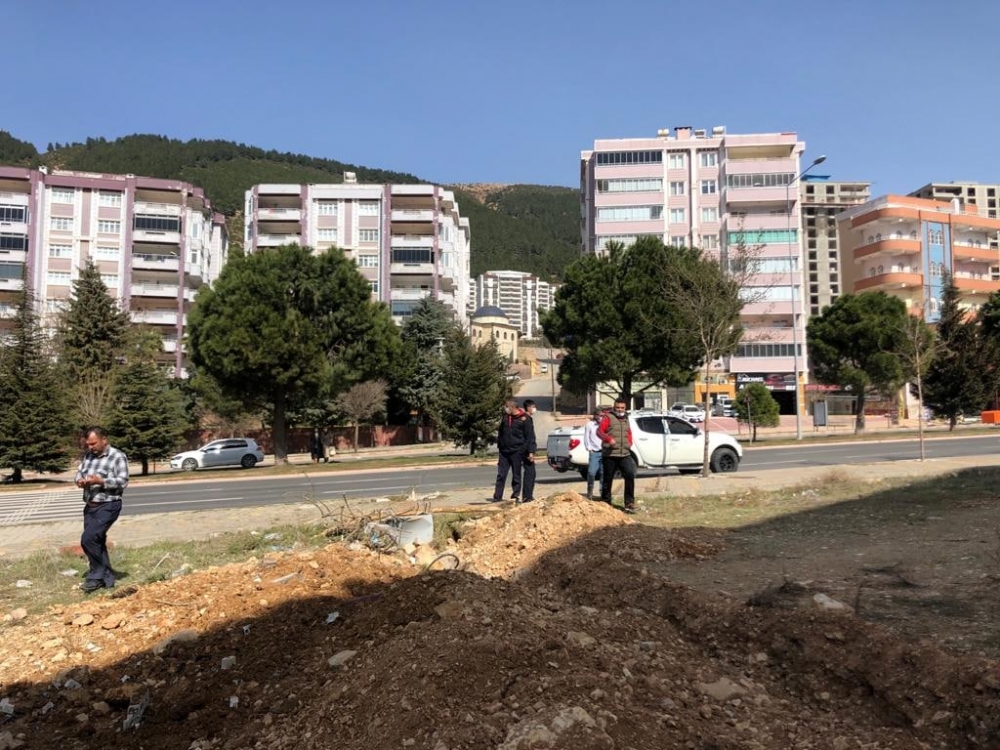 Kahramanmaraş’ta freni patlayan kamyon istinat duvarına çarptı 8